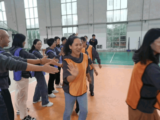 8927332e89274f84a905d2c9066c54dd.gif