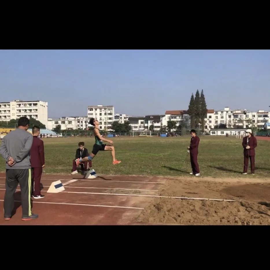 d2e56cfec5a5454b9741df39e42a337c.jpg