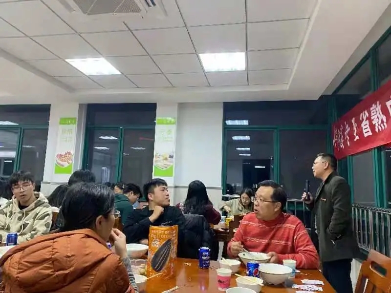 7b9c7ead7cc84e8caac6b509bec4891e.jpg