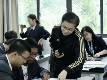 我校党员教师周佳荣获两项荣誉